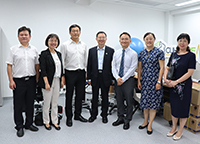 Prof Bian Liming, Associate Professor of BME (third from right) guides the delegation to visit the Laser Metrology and Biomedicine Laboratory